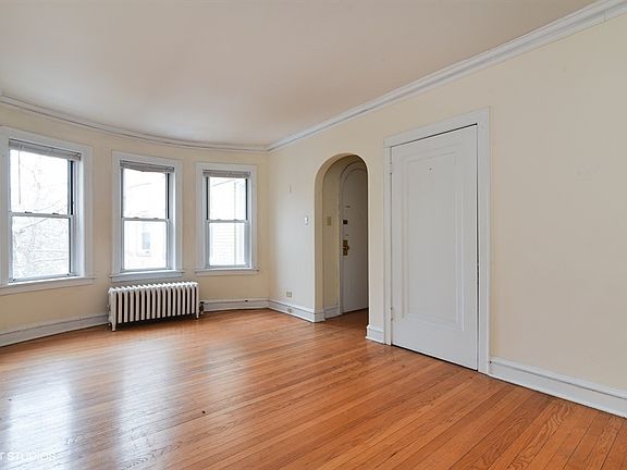 2nd image of 4441 N Wolcott Ave APT 1E