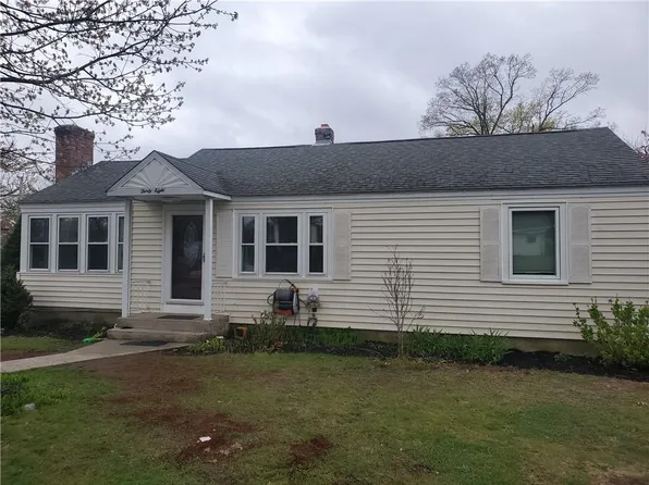38 Rowe Ave, Warwick, RI 02889