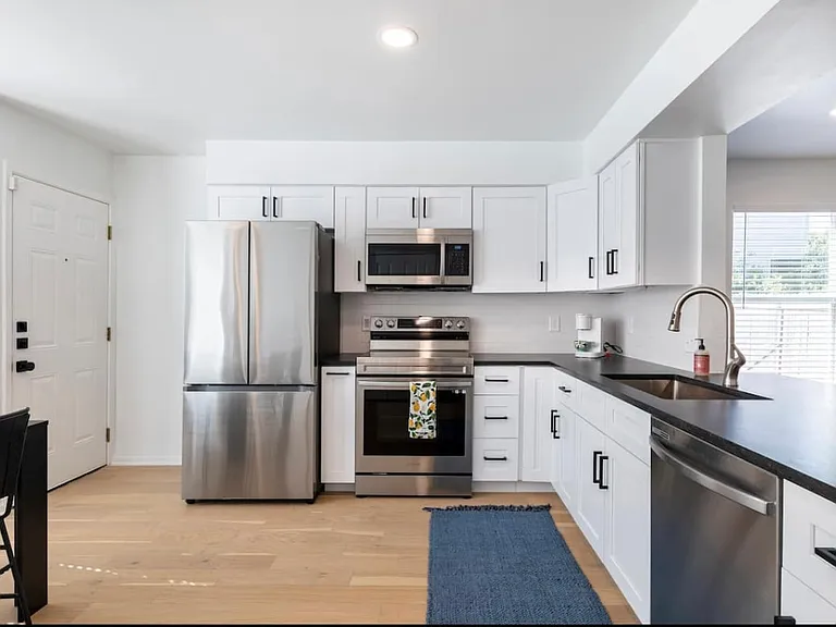 2101 Kirksey Dr — Photo 3