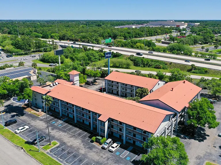 Stayable Jacksonville North — Photo 42