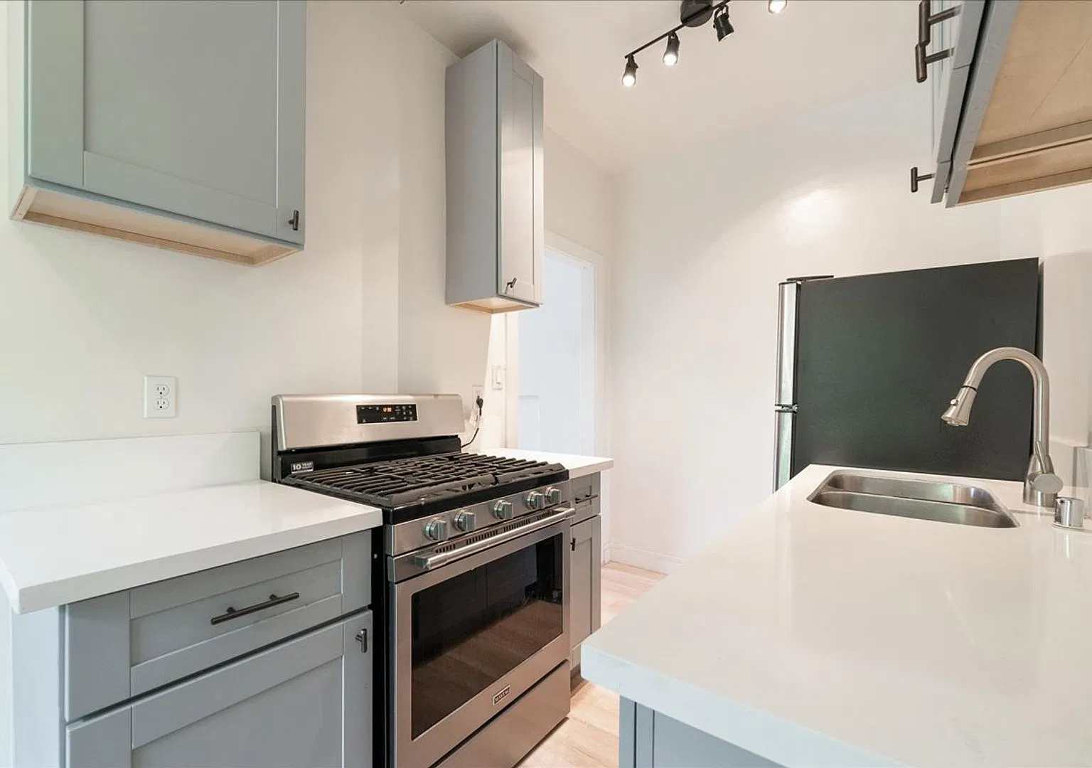 Beautiful Studio Apartment - Minutes from USC! — Photo 3