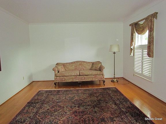 3rd image of 432 McGeorge Dr