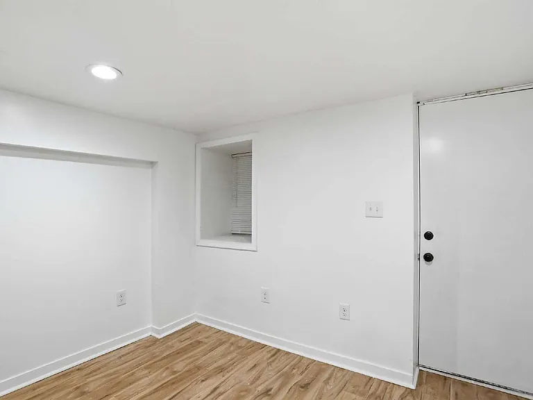 316 N High St — Photo 9