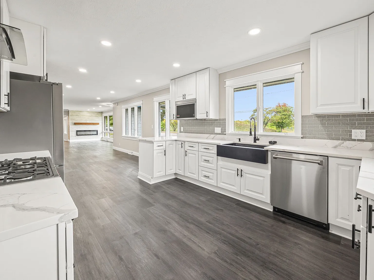 Studio, 5385 sqft, $900 — Photo 3