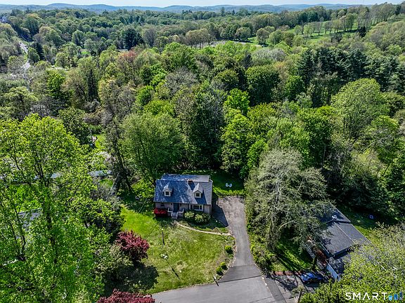 2nd image of 6 Brookdale Lane