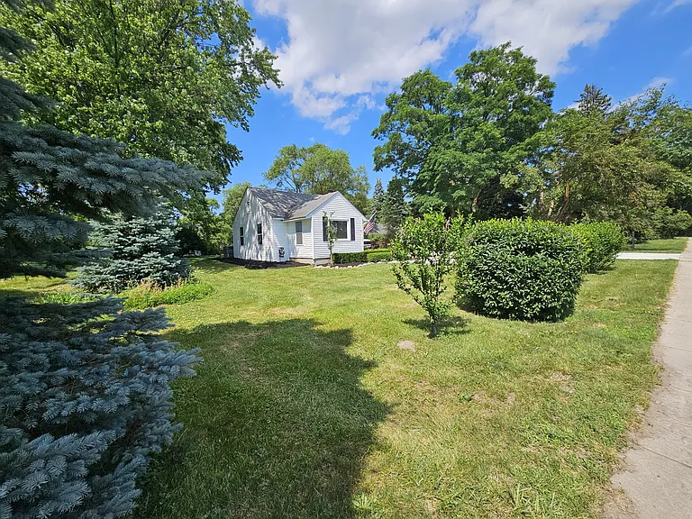 5555 W Utica Rd — Photo 10