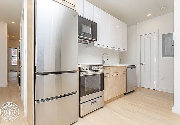 4th image of 419 Marcus Garvey Blvd APT 4F