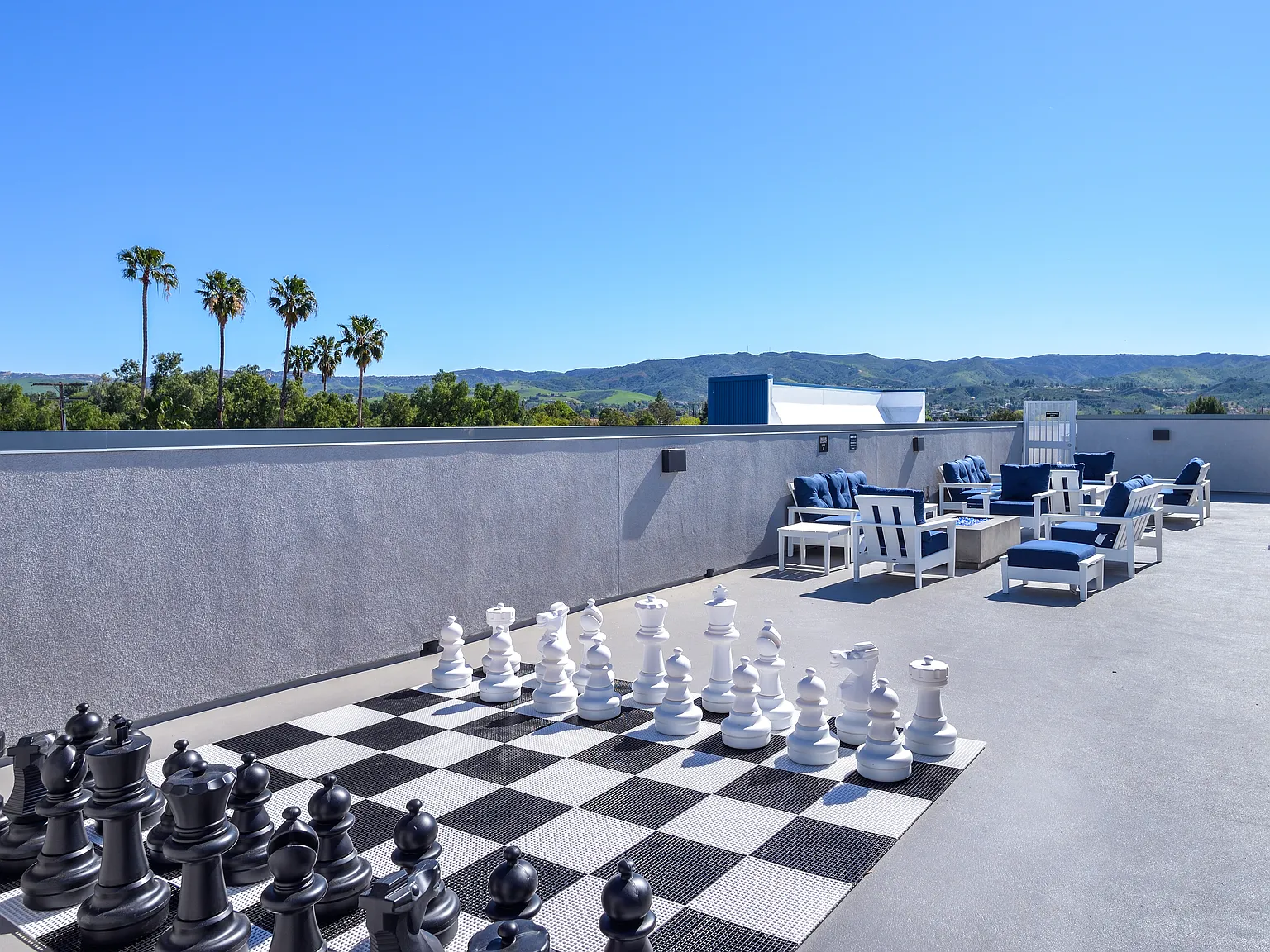 Vantage Apartments — Photo 4