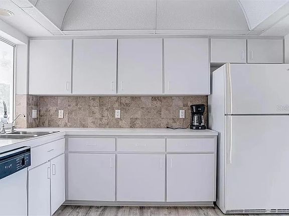 5th image of 10165 Seabrook Ave