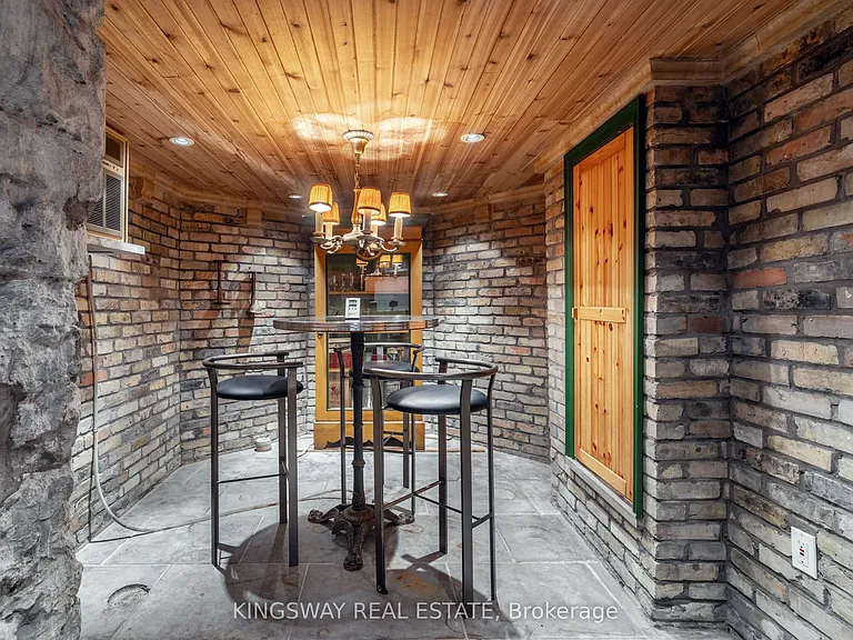 166 High Park Ave — Photo 39