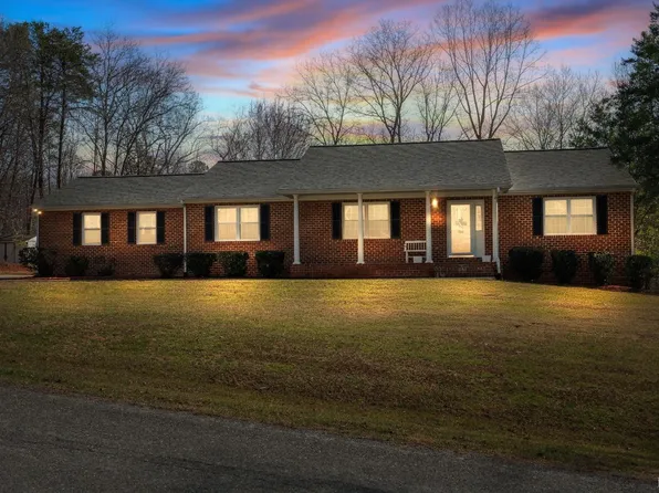 53 Woodlake Cir, Altavista, VA 24517