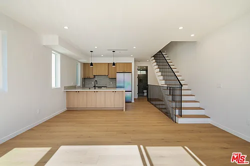 6765 Lexington Ave Photo 1