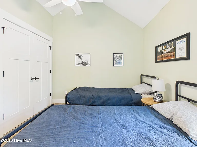 460 Clark St — Photo 32