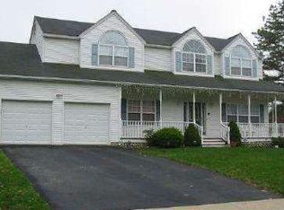 8 Colleen Ct, Centereach, NY 11720