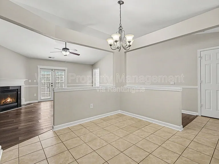 1820 Meadow Crossing Dr — Photo 2