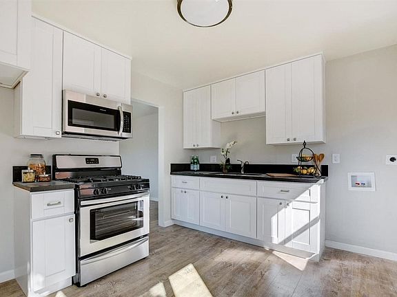 3rd image of 3528 Highland Ave #3530