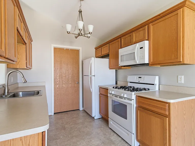 1304 Riversedge Dr — Photo 13
