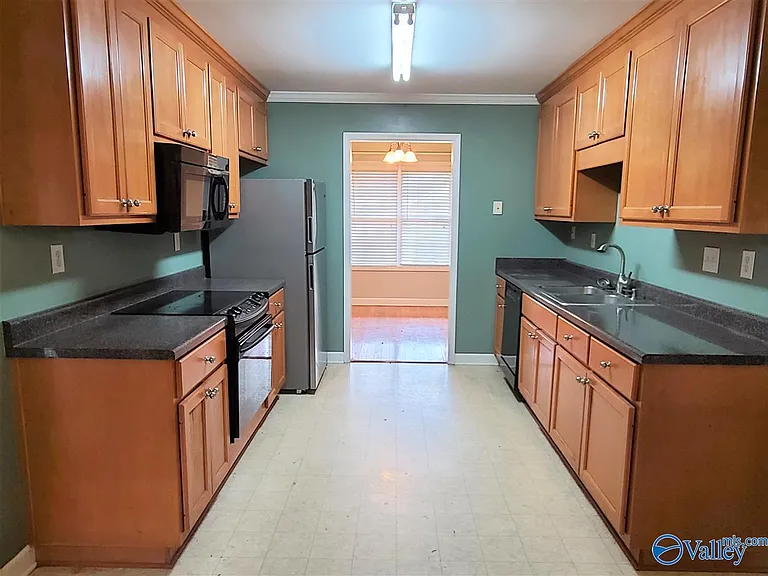 144 Oakcrest Rd — Photo 6