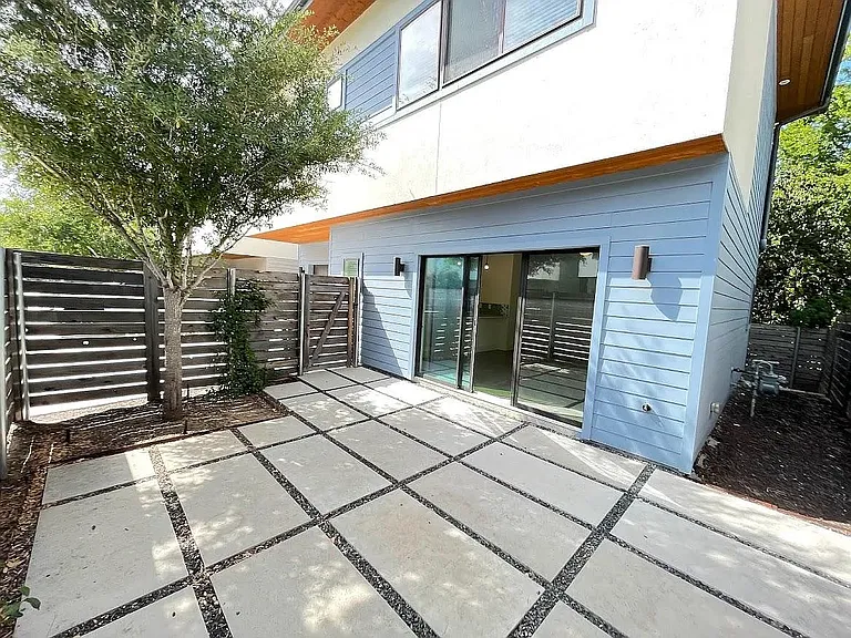 2101 Montopolis Dr #20 — Photo 2