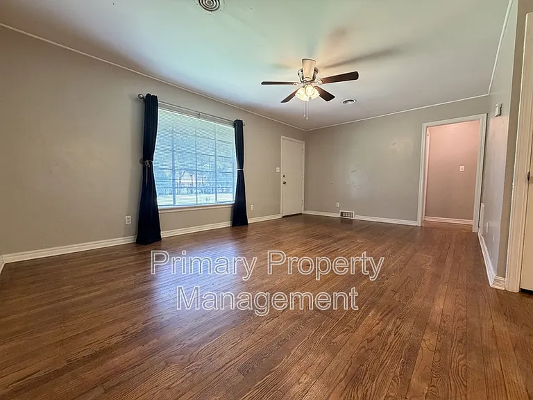 1722 Mattern Dr — Photo 3