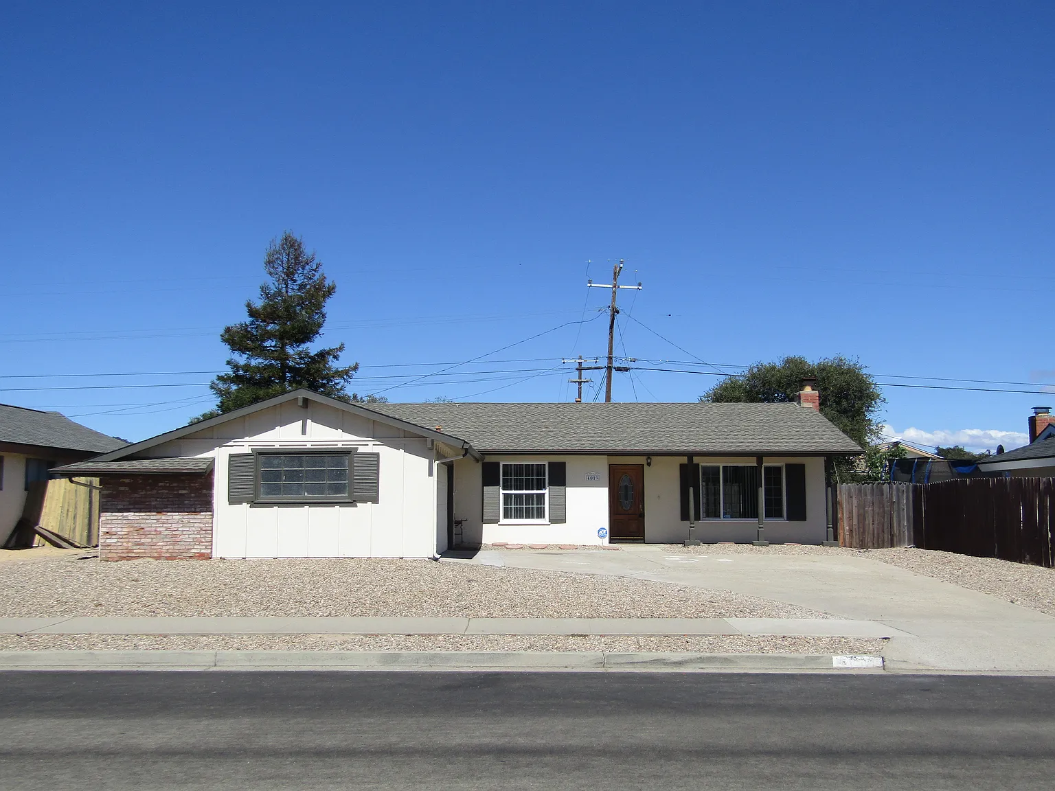 3 bed, 1205 sqft, $3,145 — Photo 2