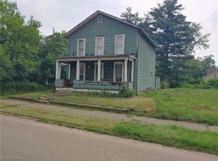 425 E 3rd St, Uhrichsville, OH