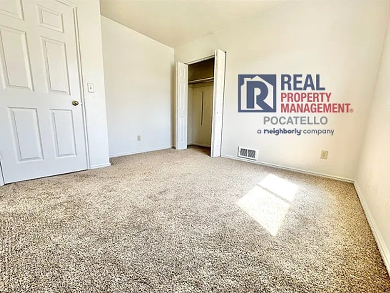 1215 Cottage Ave — Photo 9