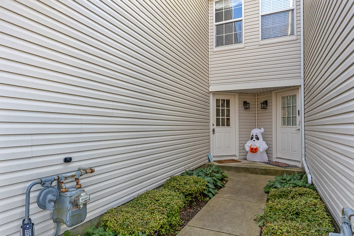 3 bed, 2.5 bath, 1668 sqft, $2,550 — Photo 3