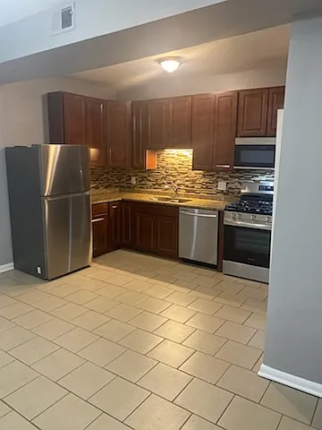 4749 S Langley Ave #2 — Photo 11