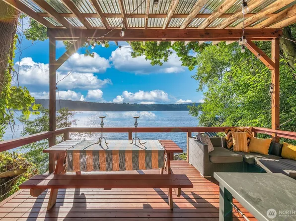 17447 Paige Lane SW, Vashon, WA 98070
