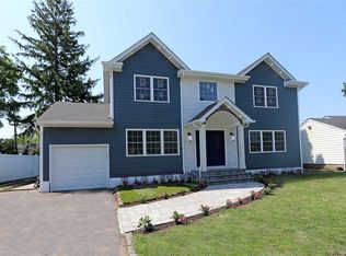 6 Hicks Ave, Syosset, NY 11791