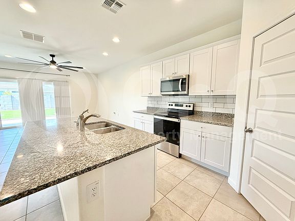5th image of 3246 W Sable Ave
