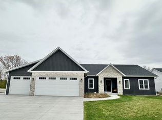 N8718 Connor Cir, Menasha, WI 54952