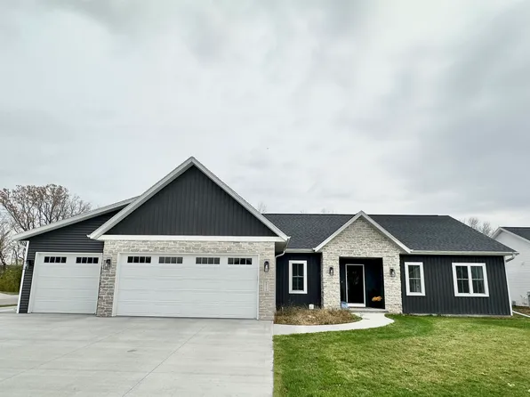 N8718 Connor Cir, Menasha, WI 54952