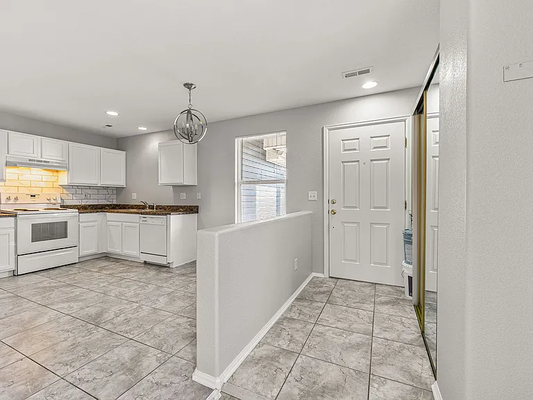 7857 S Kittredge Cir — Photo 14