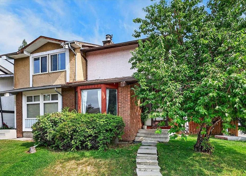 1st image of 672 S Whiteridge Way NE