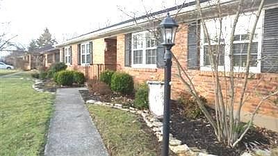 4th image of 922 Crosshill Dr