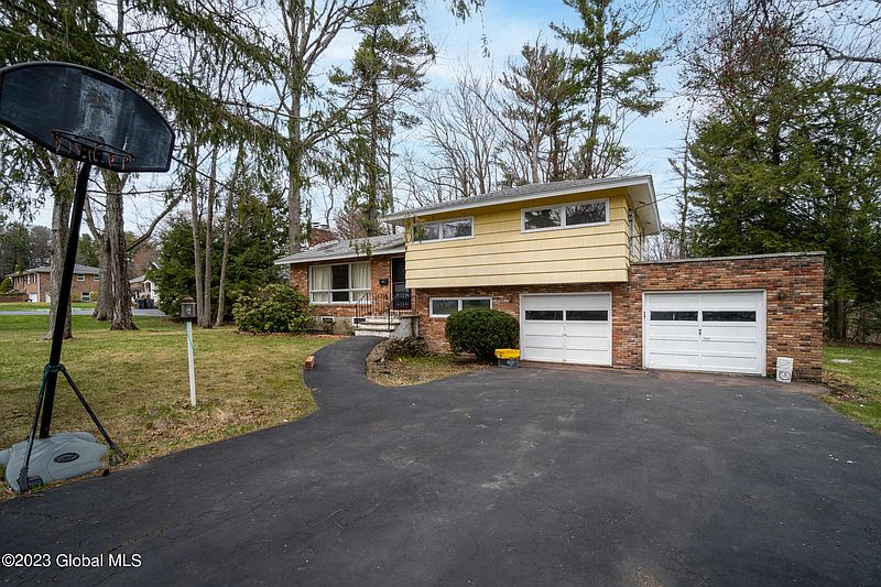 2nd image of 42 Woodcrest Drive
