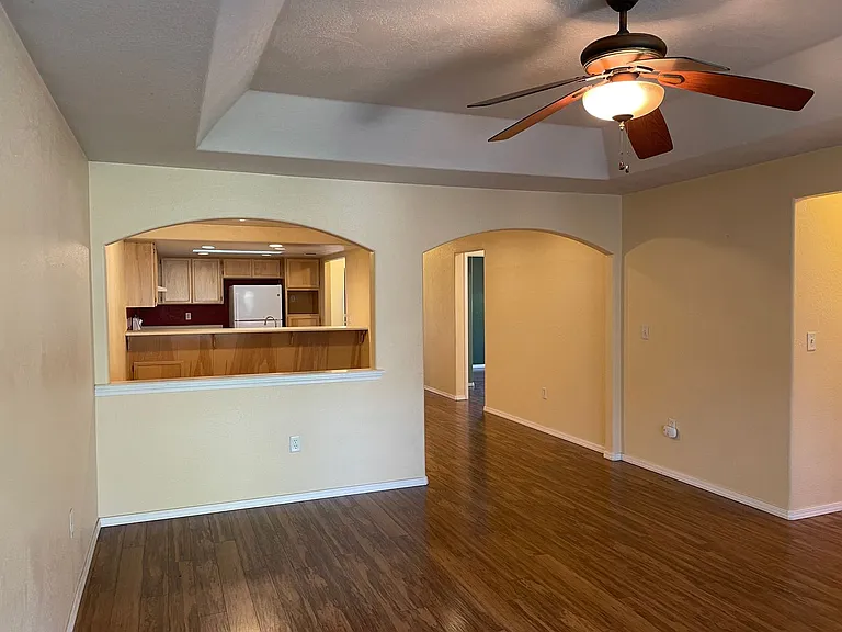 430 Crystal Dr — Photo 1