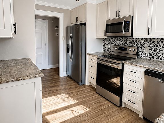 4th image of 627 Hill St #B