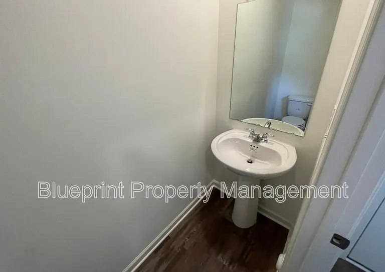 229 Chelsea Park Cir — Photo 9
