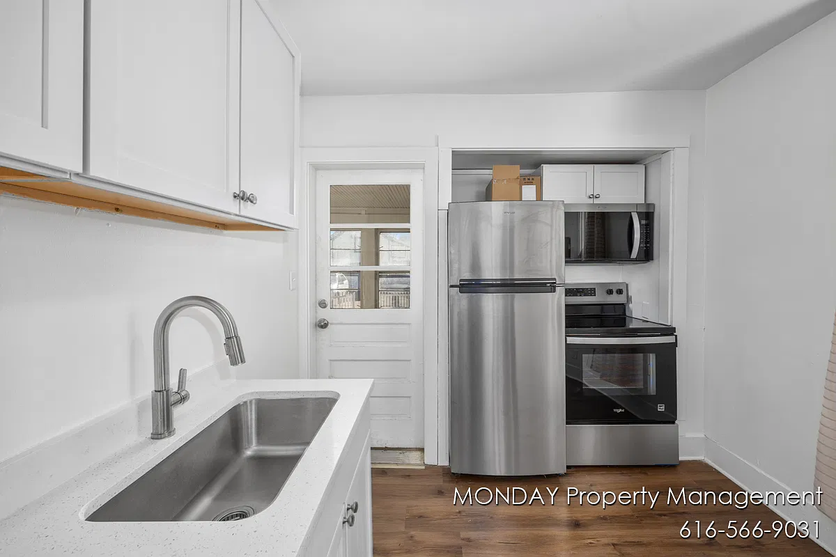 2 bed, 1400 sqft, $1,500 — Photo 3
