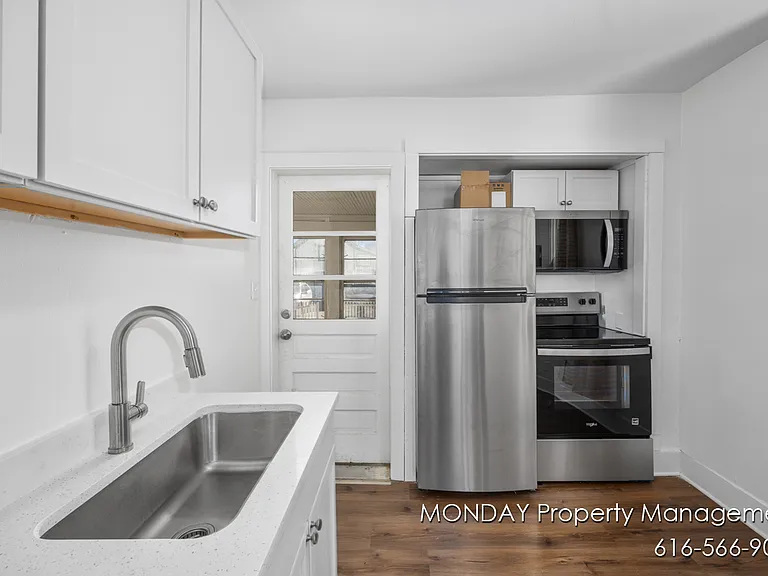 263 W Muskegon Ave #1 — Photo 3