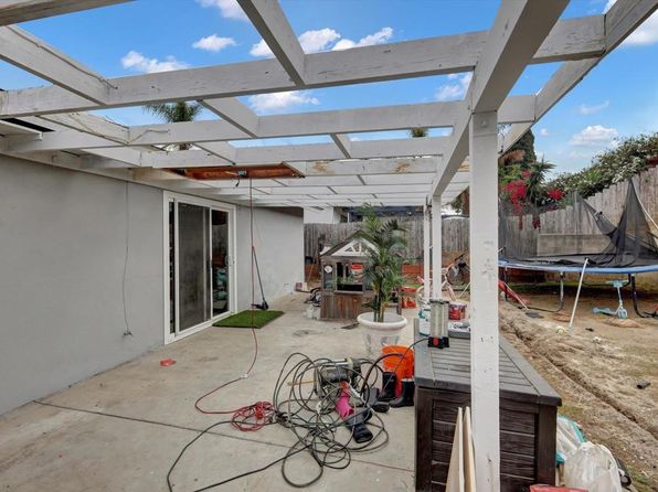 3011 Thunder Dr, Oceanside, CA 92056