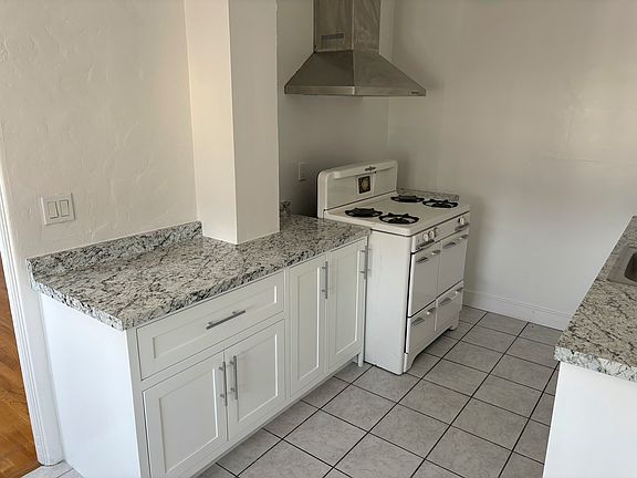 5th image of 27 E Montana St APT 7