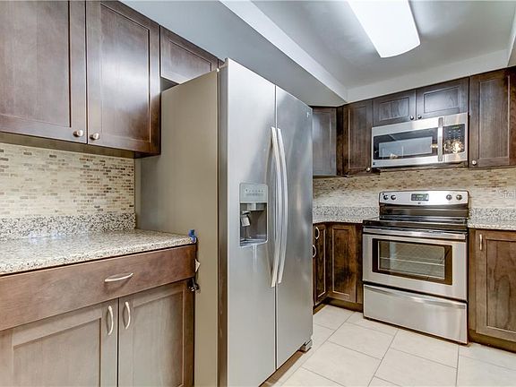 4th image of 8707 Woodvine Ct