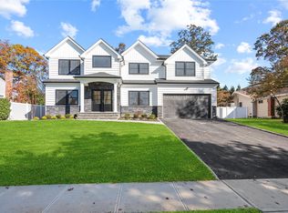 1 Newport Dr, Plainview, NY 11803