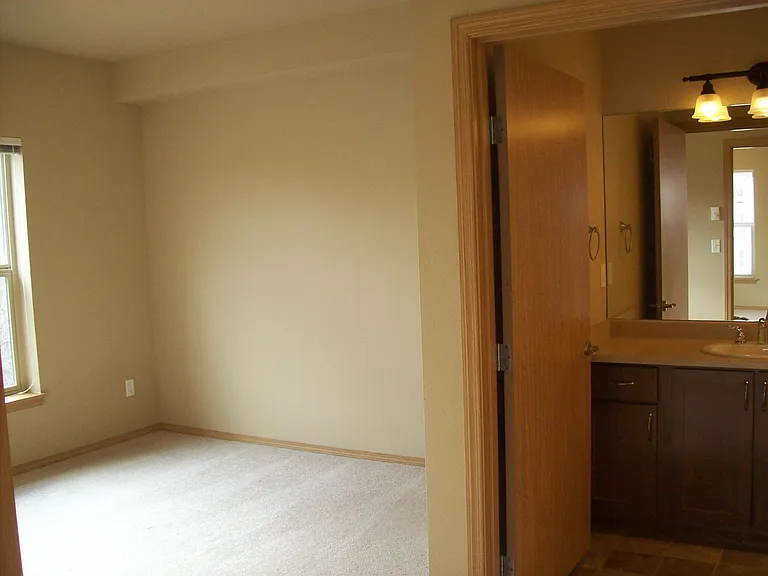 Mckenze Square Apartments — Photo 37