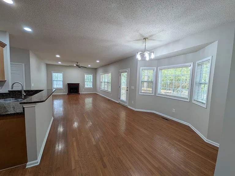 475 Crestview Rd — Photo 7