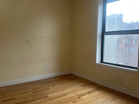 3rd image of 561 W 186th St APT 15